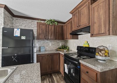 (27) Yellow Jacket 2 Bed/2 Bath 830 sq ft